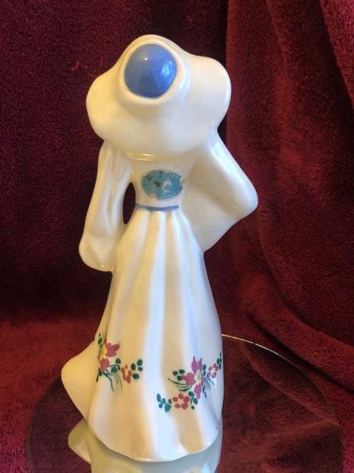 VINTAGE AMERICAN WEIRWARE FIGURINE MADE IN CALIFORNIA